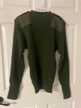 DEFENSE LOGISTICS AGENCY Army Green Patches Knit THE PERFECT FIT Wool Sweater